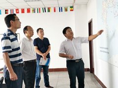 新乡市牧野区区长莅临我司参观指导